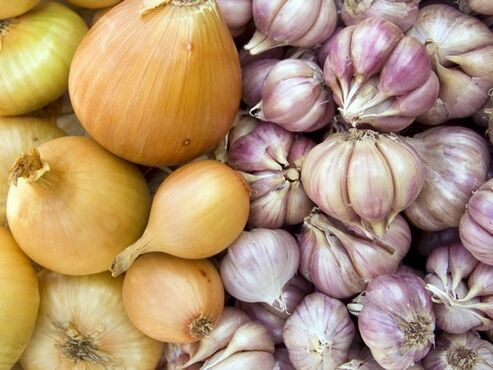 Knoblauch und Zwiebeln – Hausmittel gegen Helminthenbefall